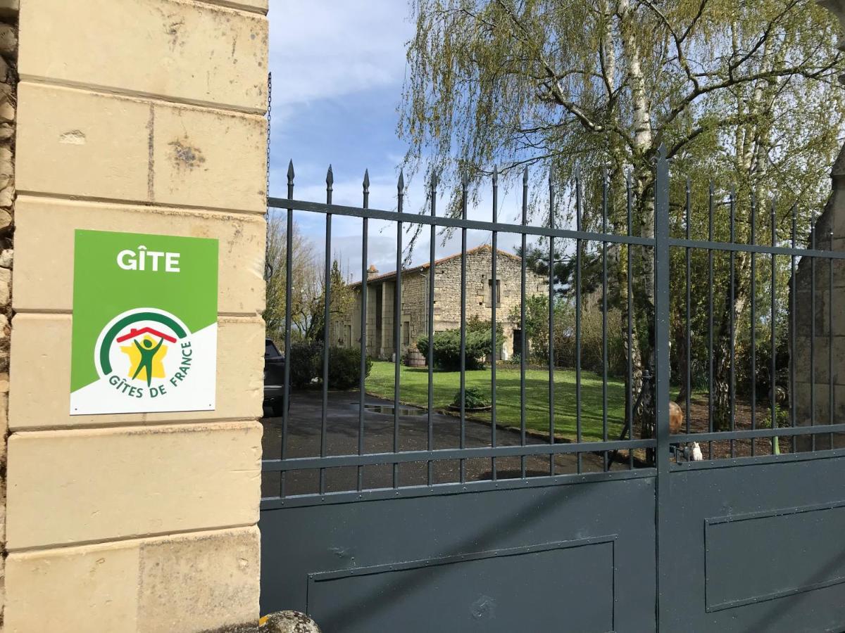 Gite Au Boom Coeur En Options Spa Et Repas Tourtenay Exterior photo