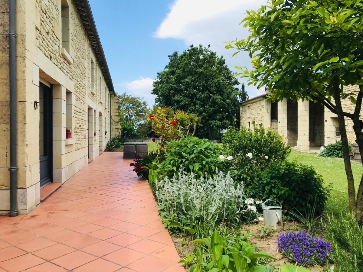 Gite Au Boom Coeur En Options Spa Et Repas Tourtenay Exterior photo
